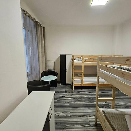 Small Apartment In Downtown For Groups Prága Kültér fotó
