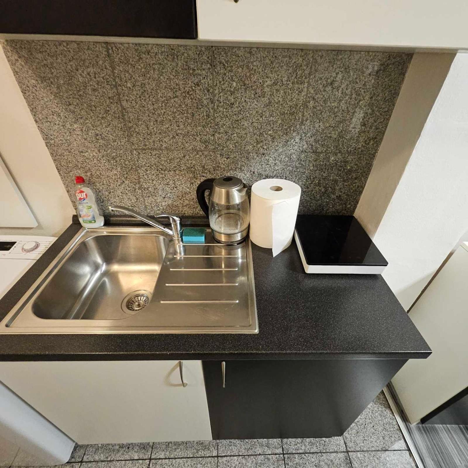 Small Apartment In Downtown For Groups Prága Kültér fotó